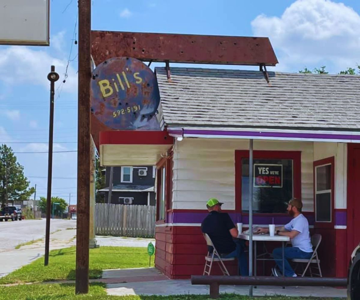 Bill's Jumbo Burgers - Restaurant Outdoor Seating