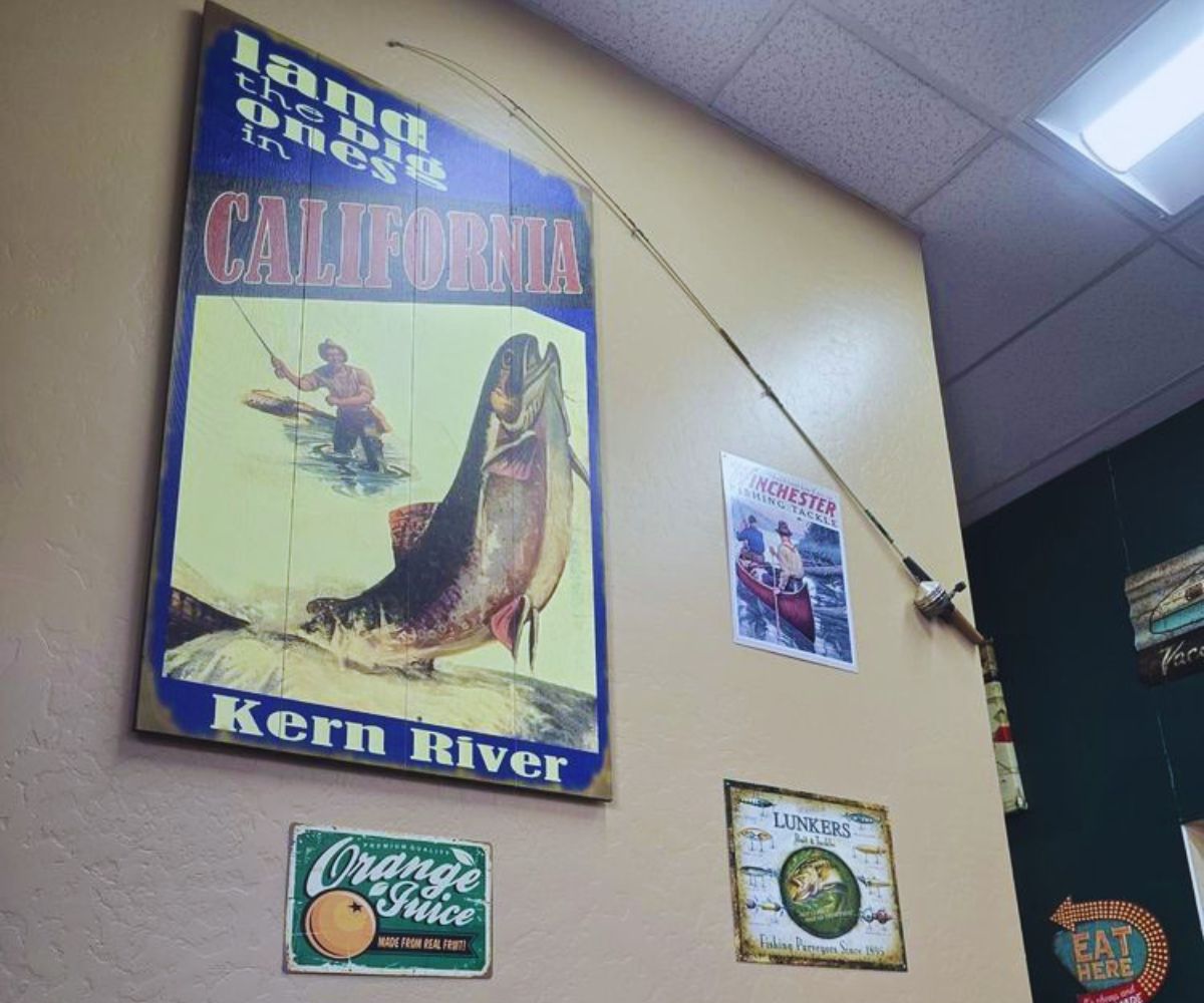 Old River Grill at the Marketplace - Interior Decor