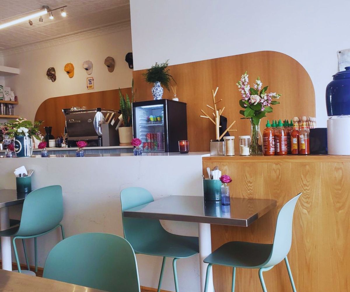 Fred’s - Comfy Restaurant Interior
