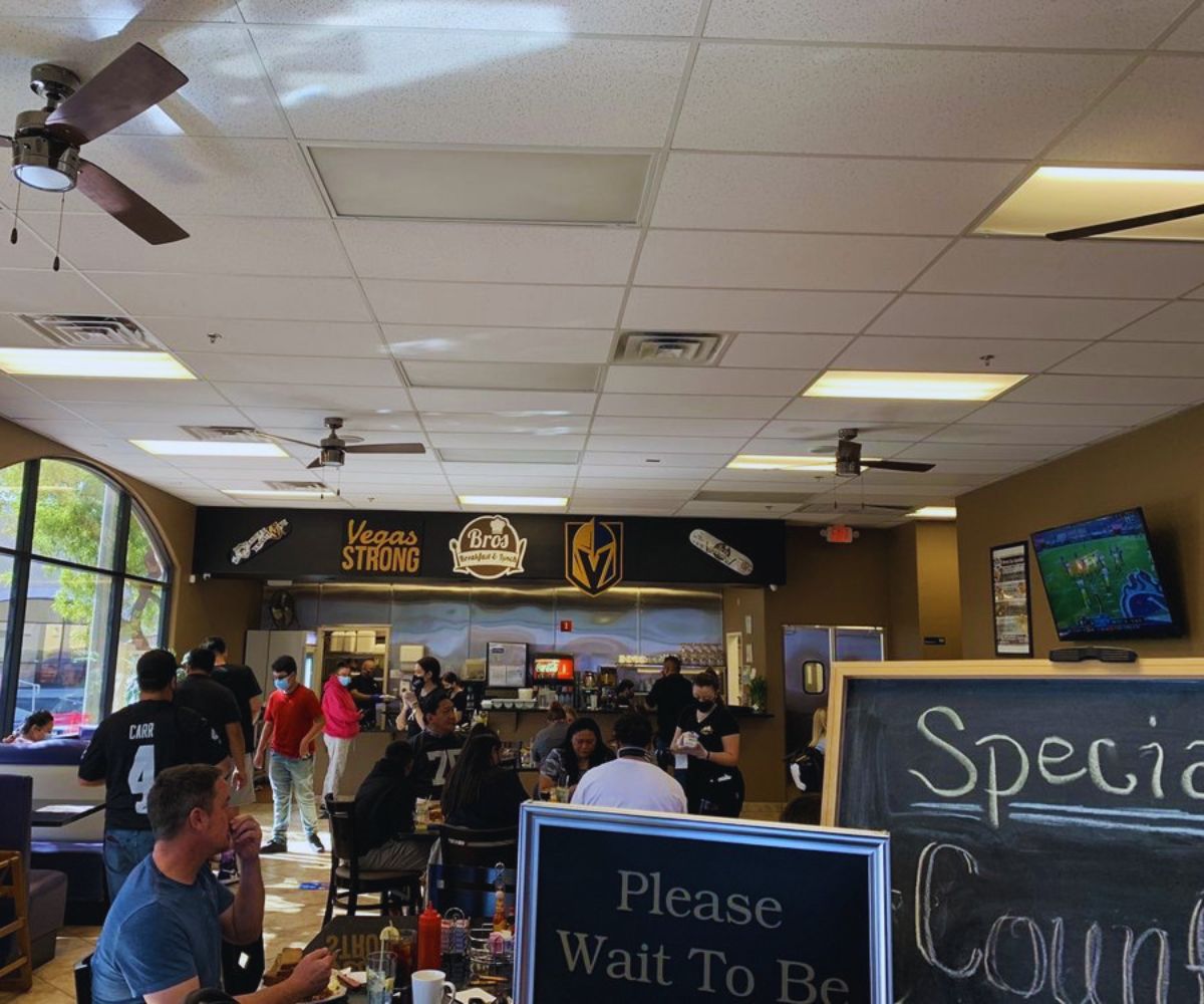 Bros Breakfast & Lunch - Indoor Dining Area