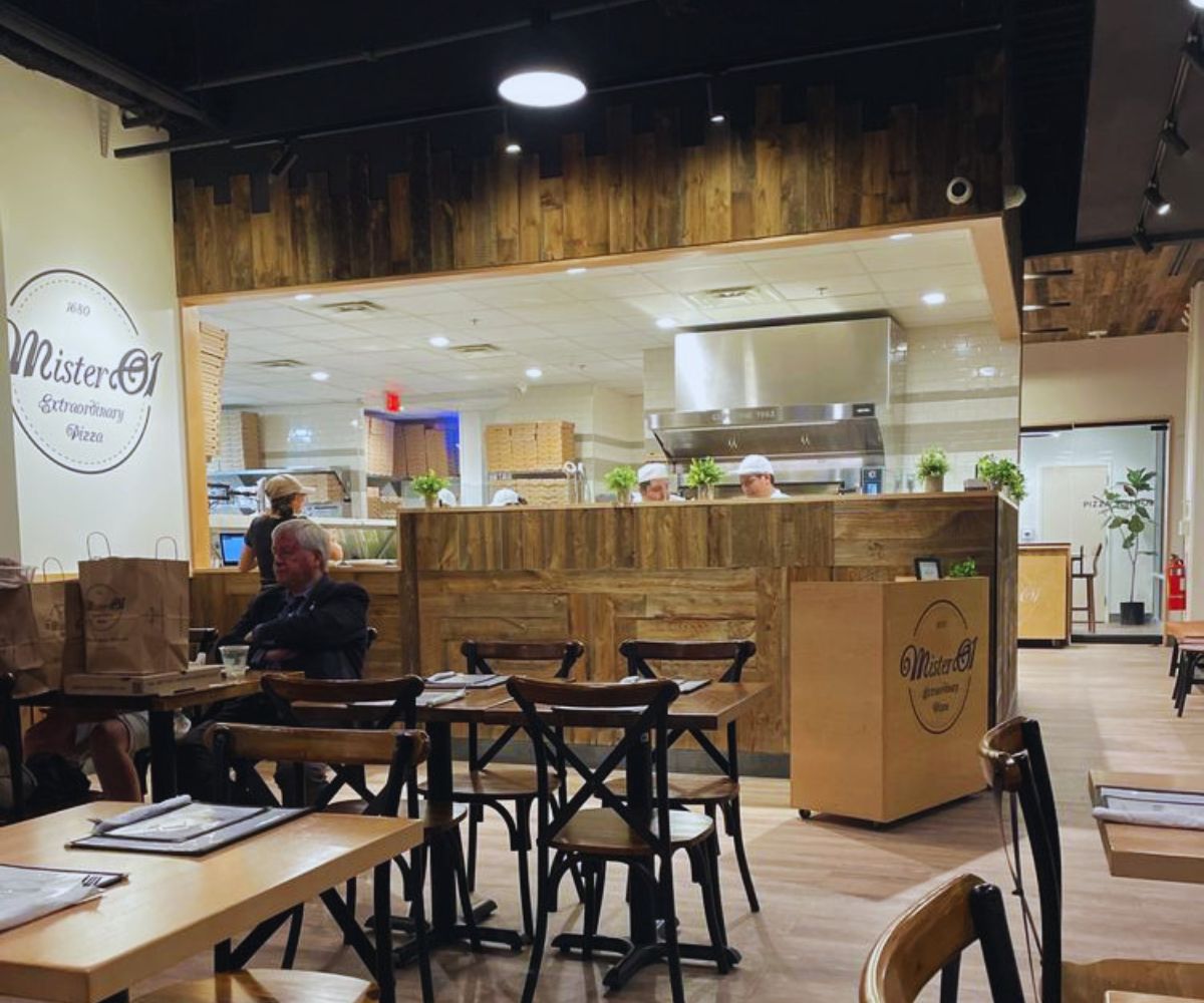 Mister O1 Extraordinary Pizza Turtle Creek - Indoor Dining Area