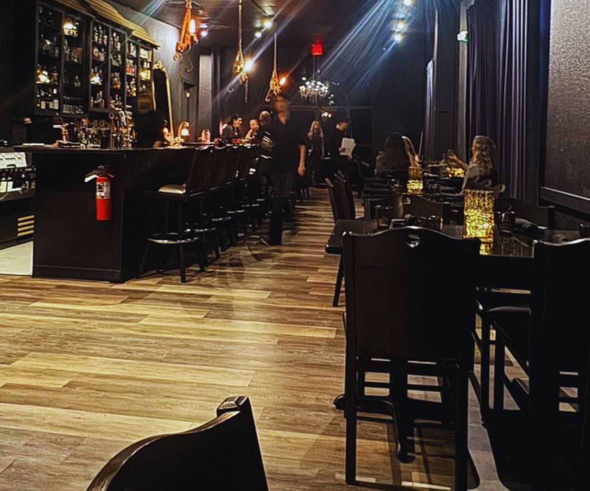 Honey and Hooch - Dining Room 