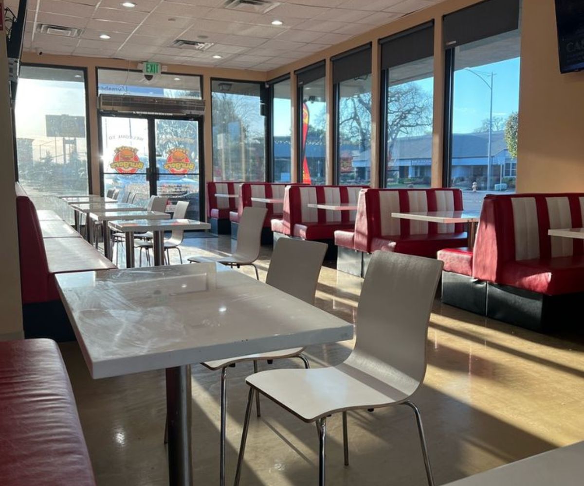 Frosty's Burgers - Dining Area