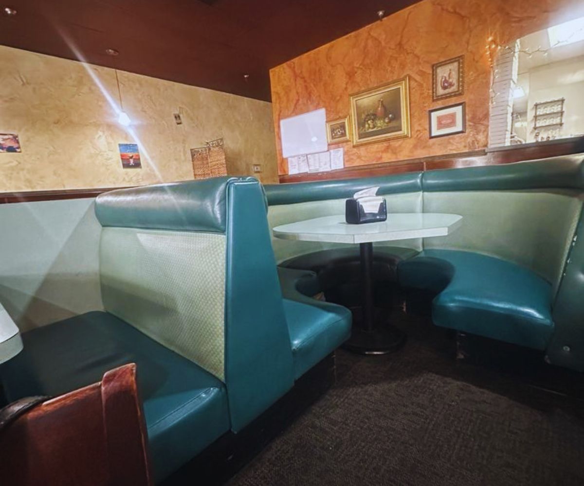 D'caesaro Pizza & Italian Restaurant - Dining Area