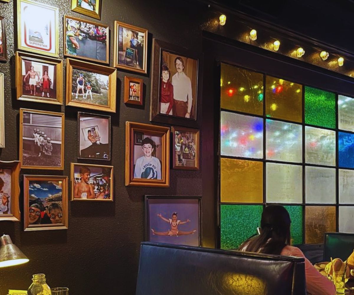 Settle Down Tavern - Interior Decor