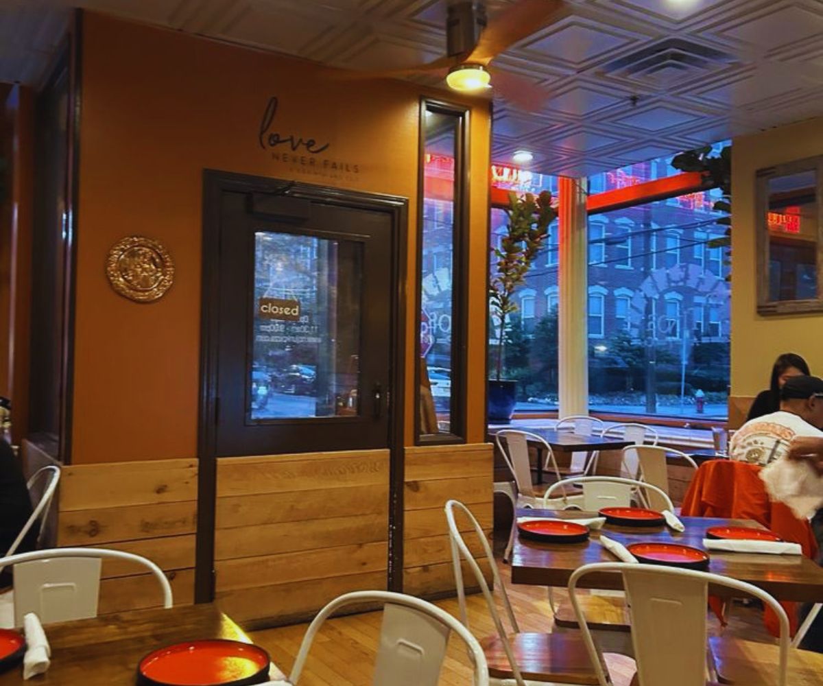 Tino’s Artisan Pizza - Cozy, Warm Dining Area