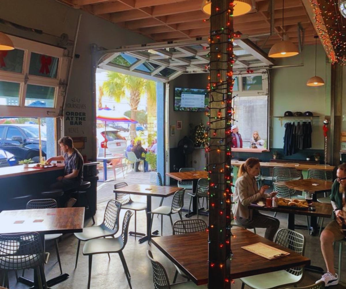 Mighty Fine - Dinning Area