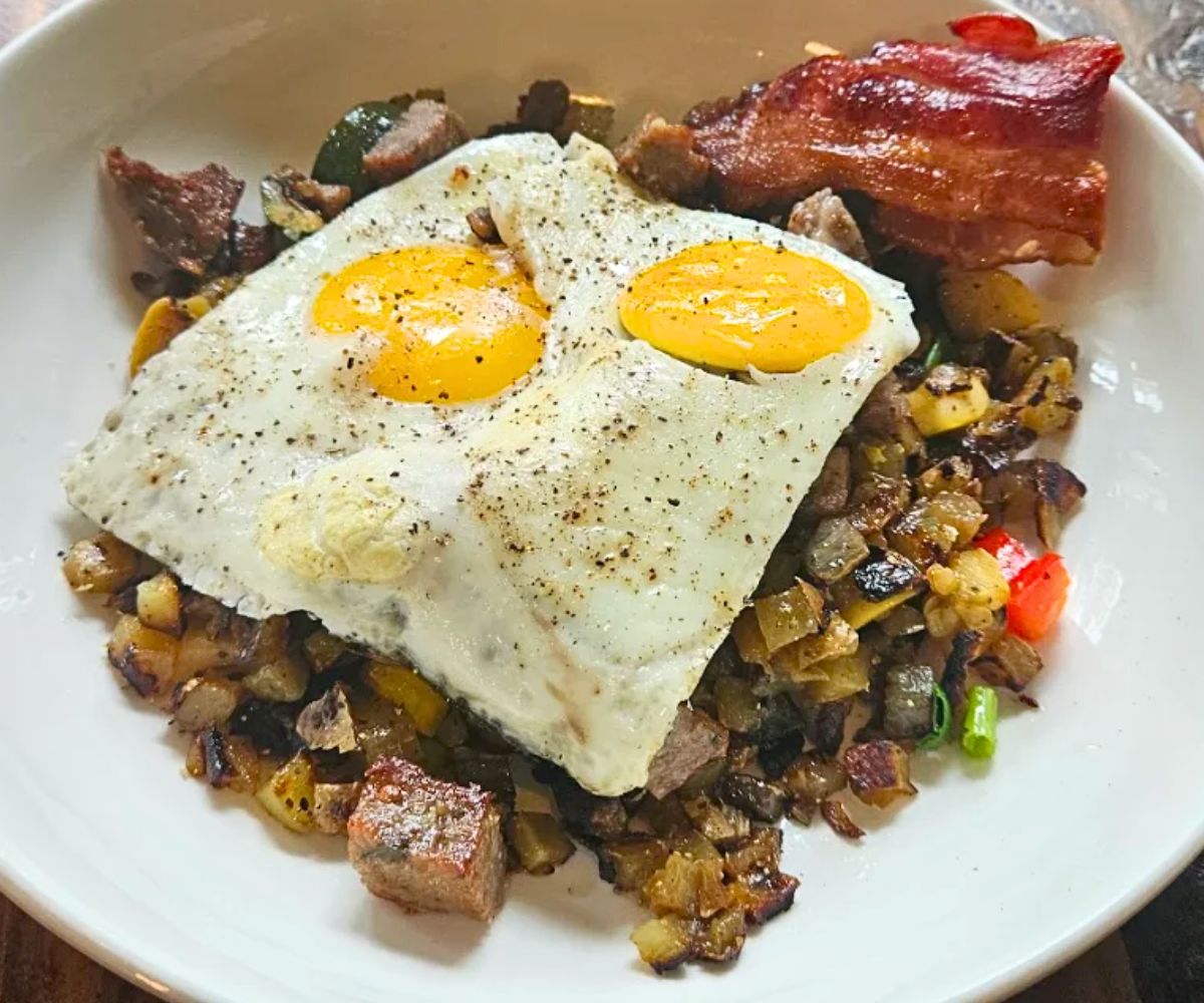 breakfast hash at Watershed Cafe & Bistro in Oregon City, Oregon