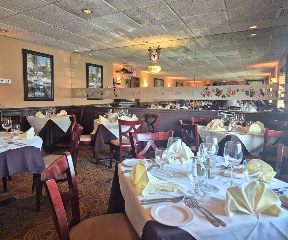 interior of I Gemelli Ristorante in South Hackensack, New Jersey