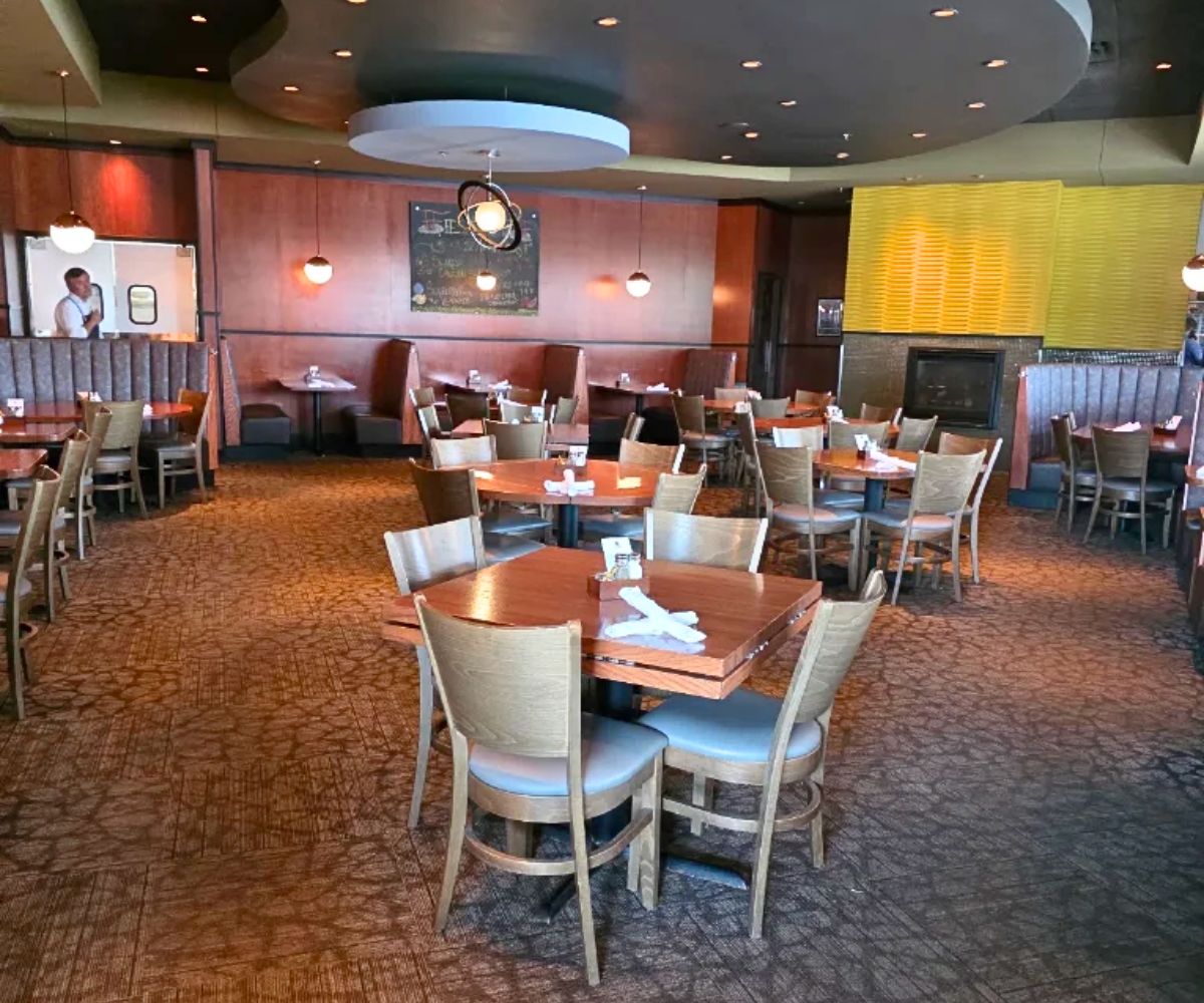 interior of 3 Squares Restaurant in Maple Grove, Minnesota