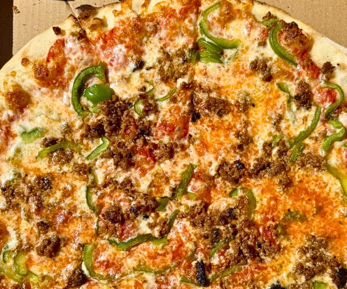 Sausage & Peppers Pizza at Mondo in Middletown, CT