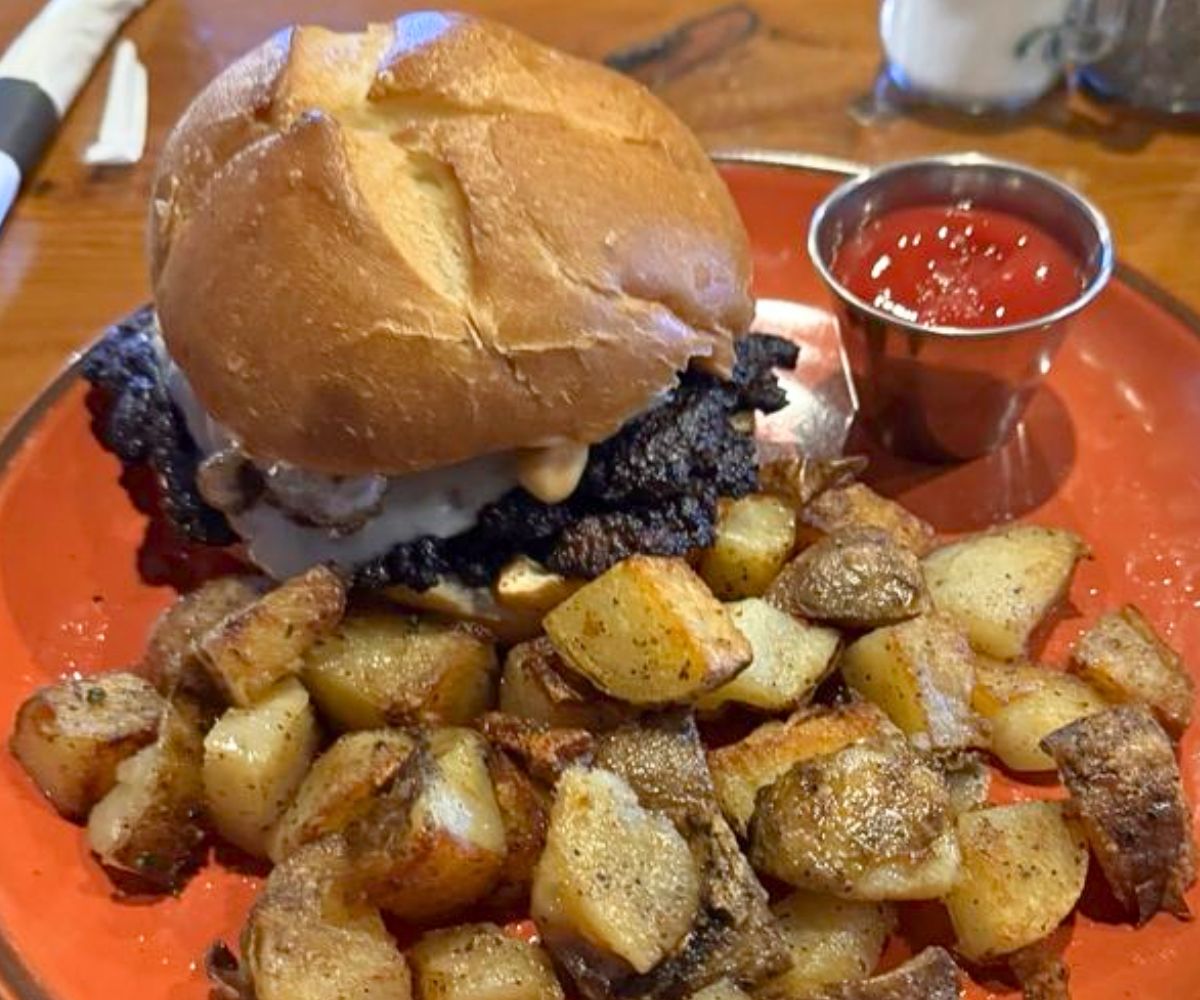 burger at Tom Foolery's in Middletown, DE
