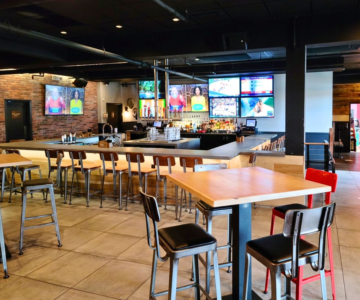 interior of Tom Foolery's in Middletown, Delaware