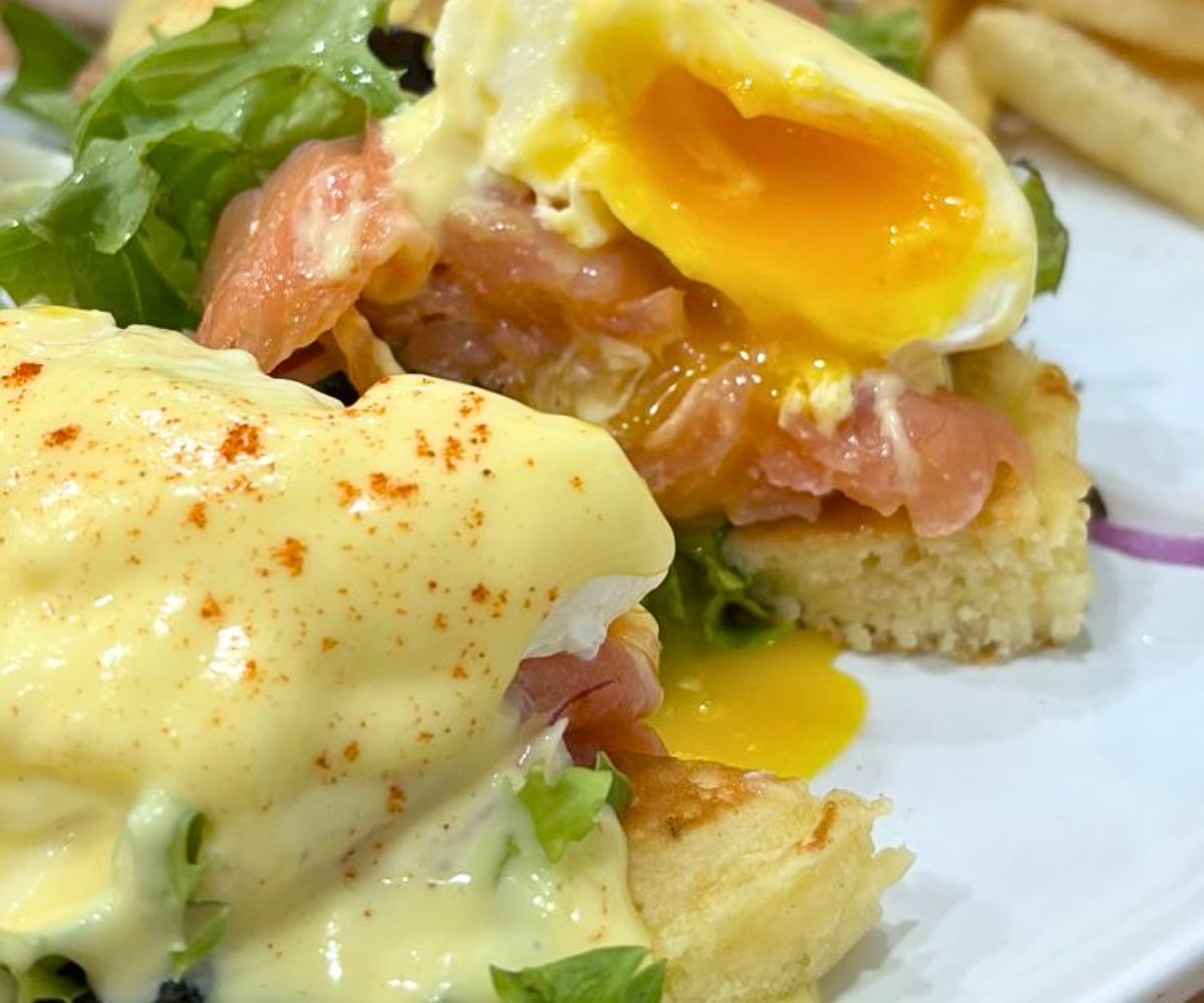 Eggs Benedict at J. S. Foodies in Princeton, New Jersey