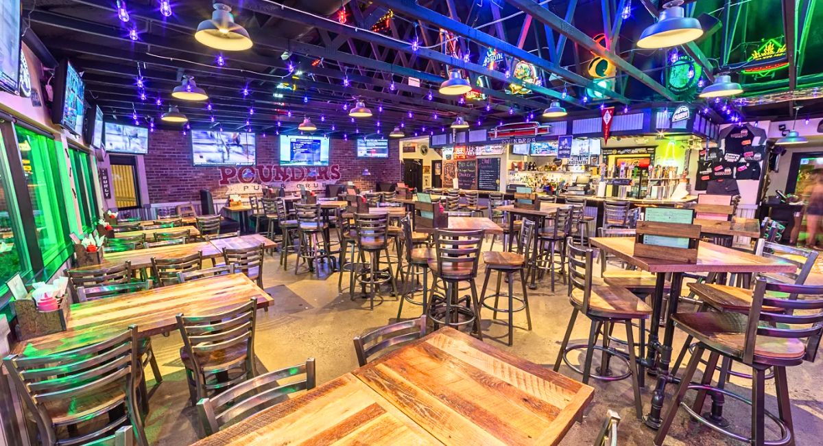 interior of Pounders Pub & Grub in Aberdeen, SD