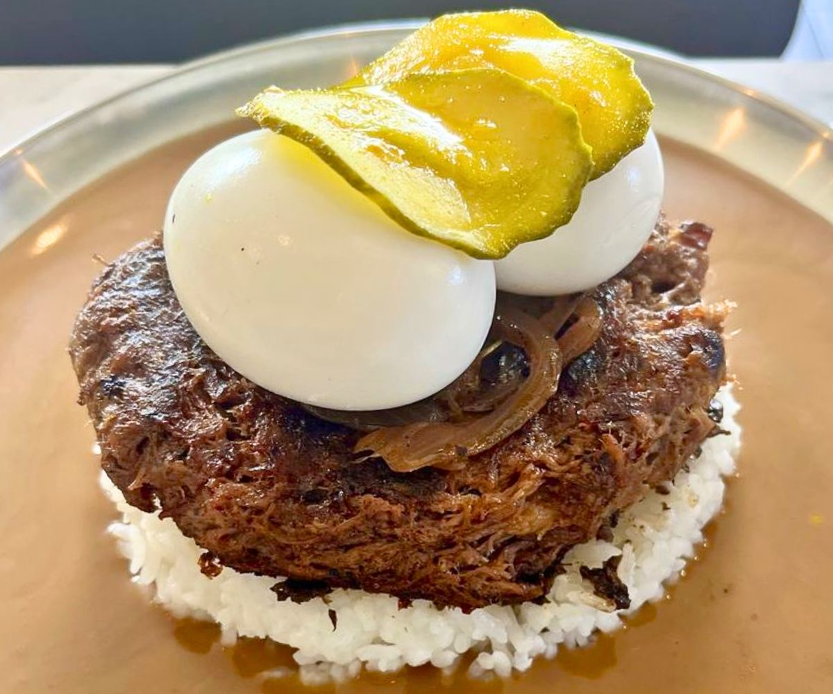 Brisket Loco Moco at Easy ‘Que in Kailua, HI