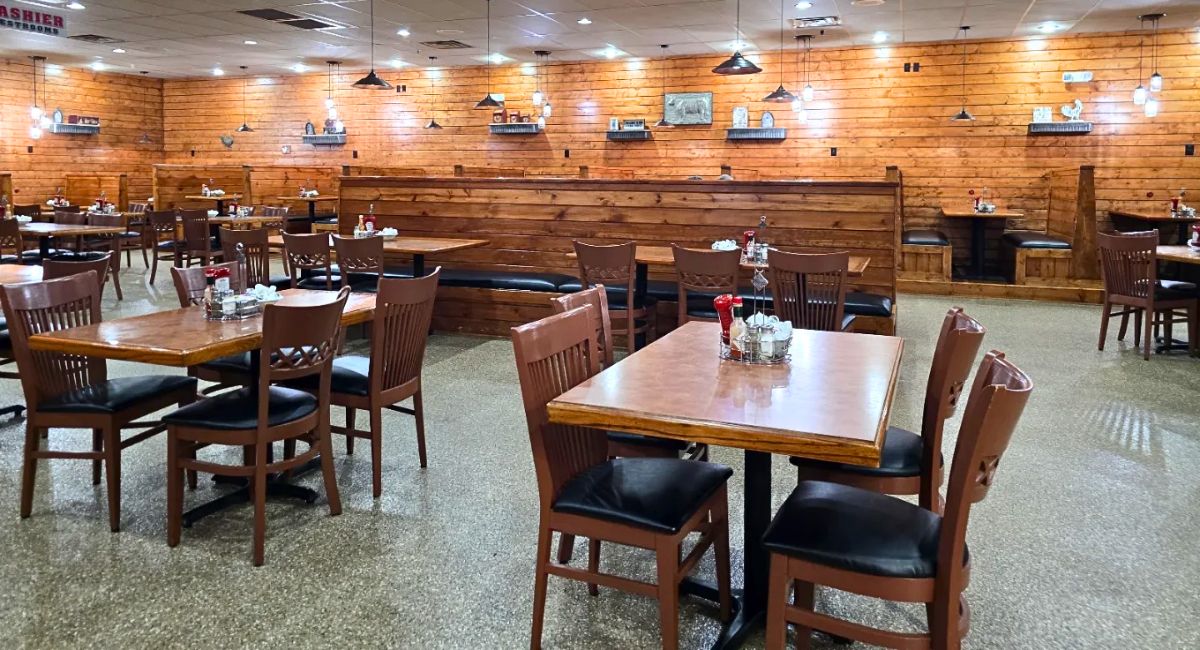 interior of Sawyer's Farmhouse Breakfast in Pigeon Forge, TN