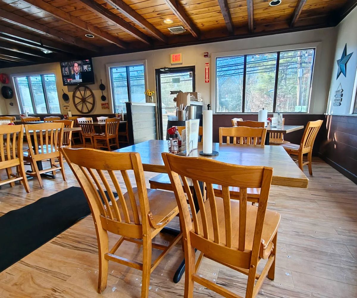 interior of 2 Jerks BBQ in Raynham, Massachusetts