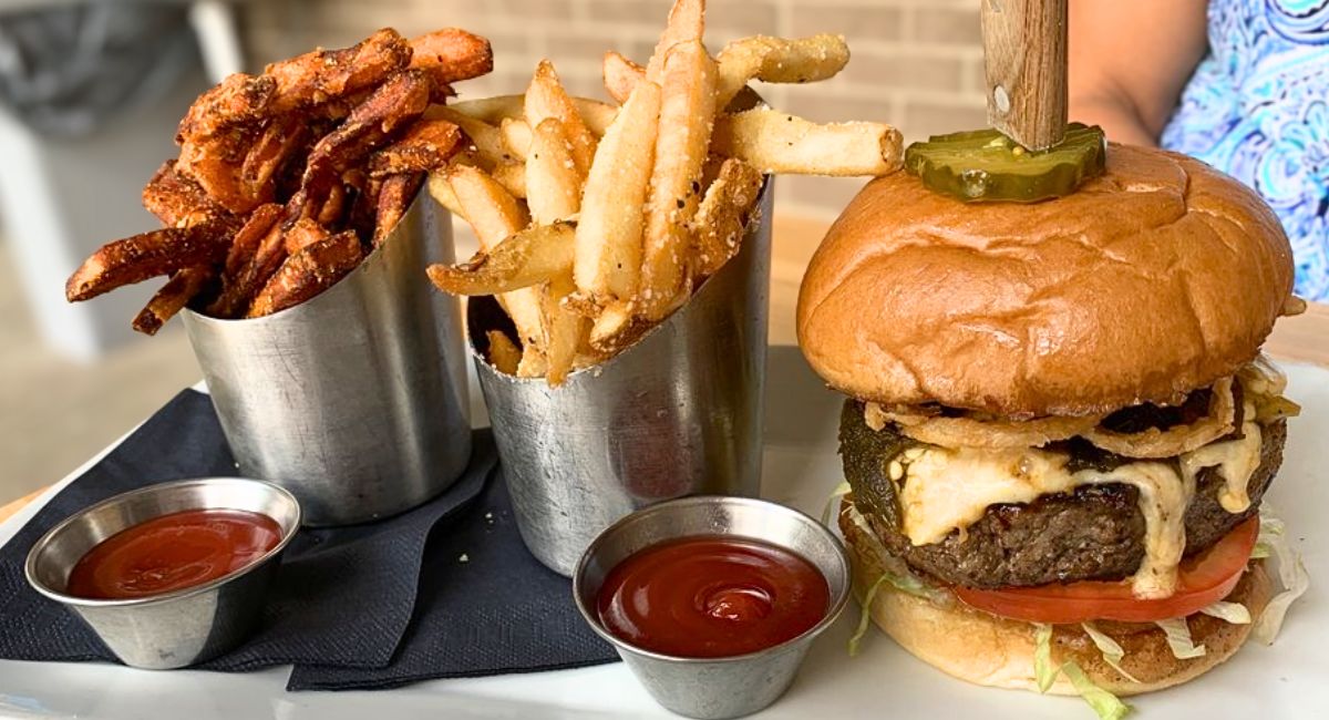 Jalapeño Popper burger at Cribbs Kitchen in Spartanburg, South Carolina