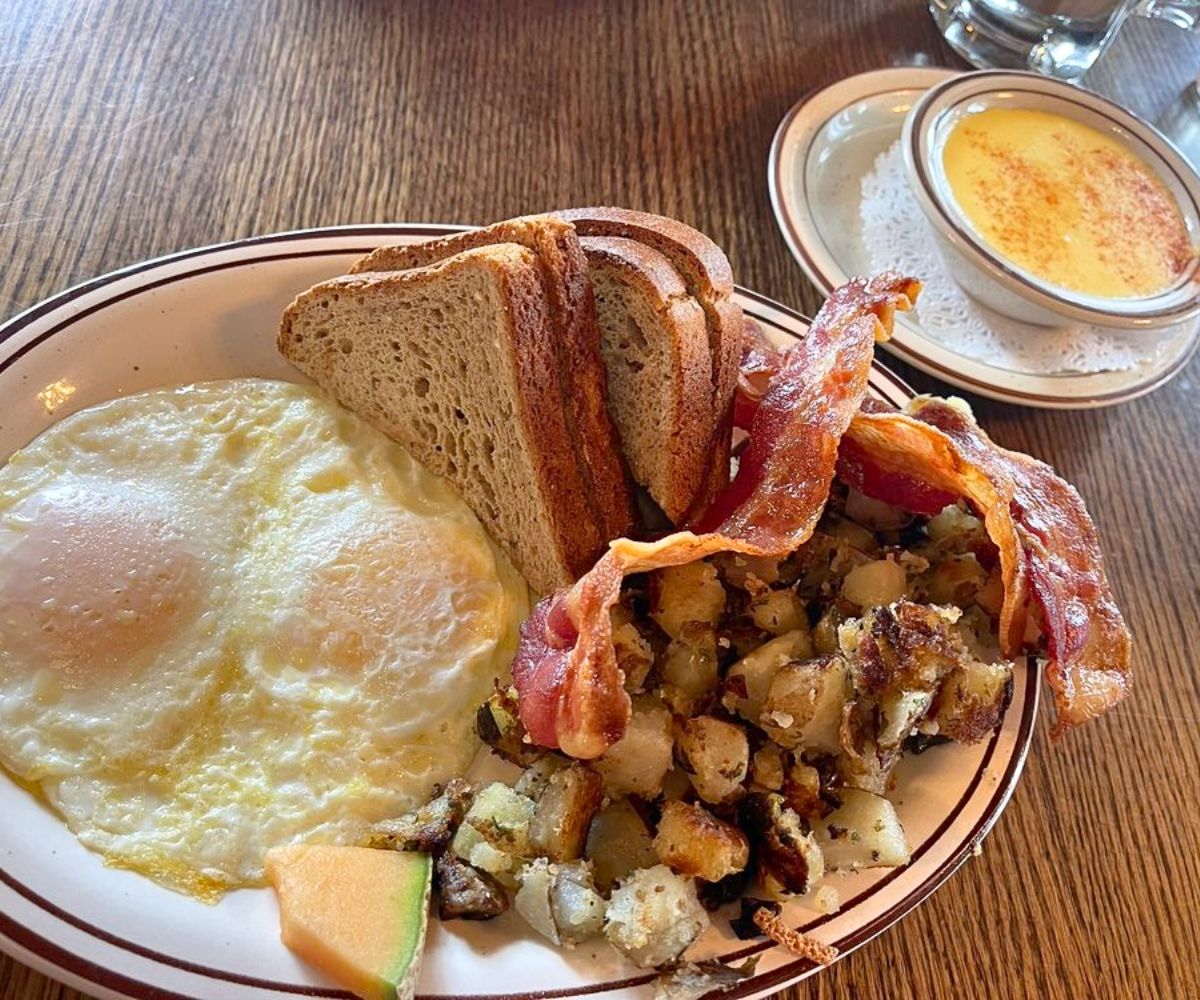 breakfast at Echo Lake Cafe in Bigfork, MT