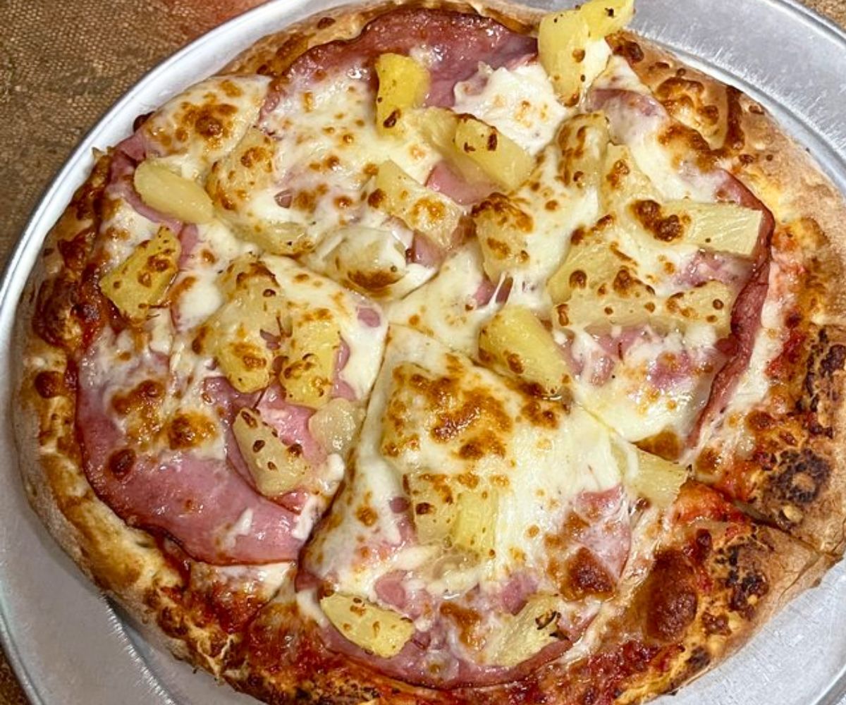 Hawaiian Pizza at 5 Star Pizza in Ontario, California