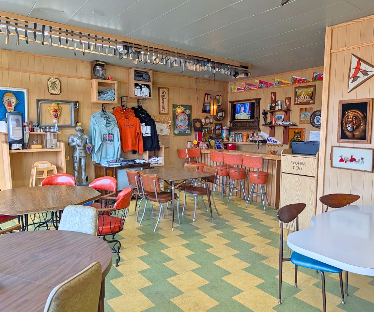 interior of Oakwood Proper Burgers in Traverse City, MI