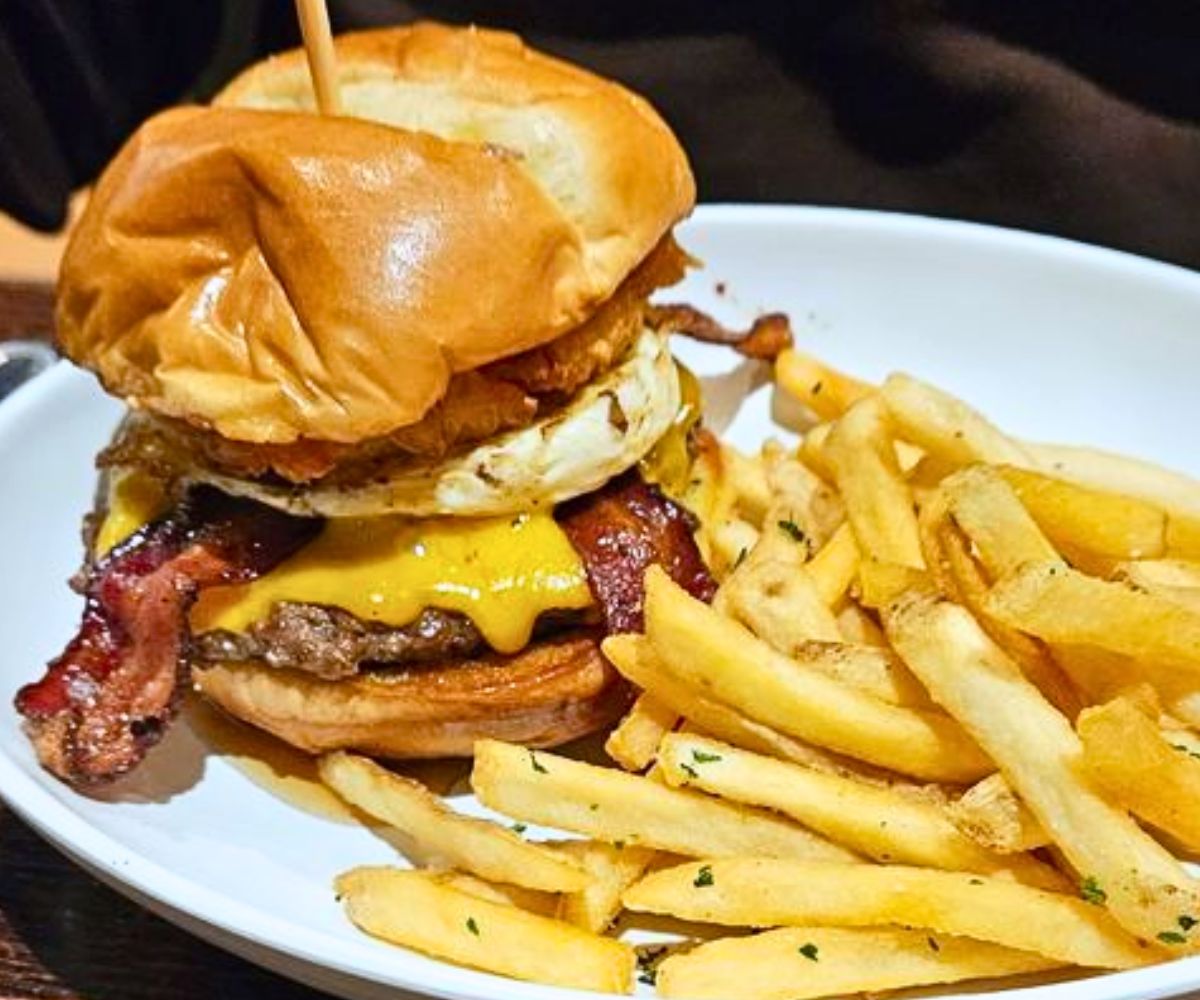 burger at Lake City Social in Wisconsin Dells, Wisconsin