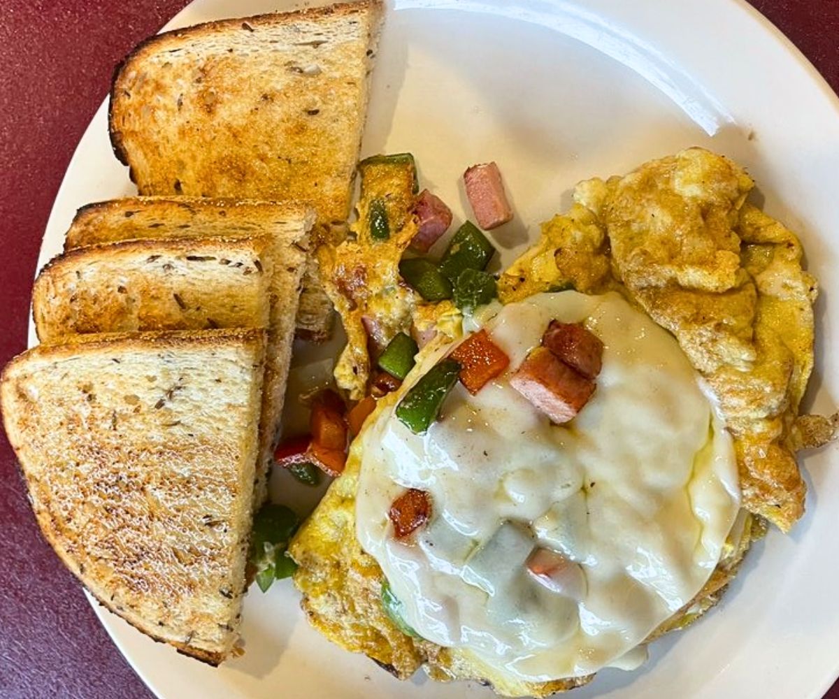 omelet at Marketside Restaurant in Niagara Falls, New York