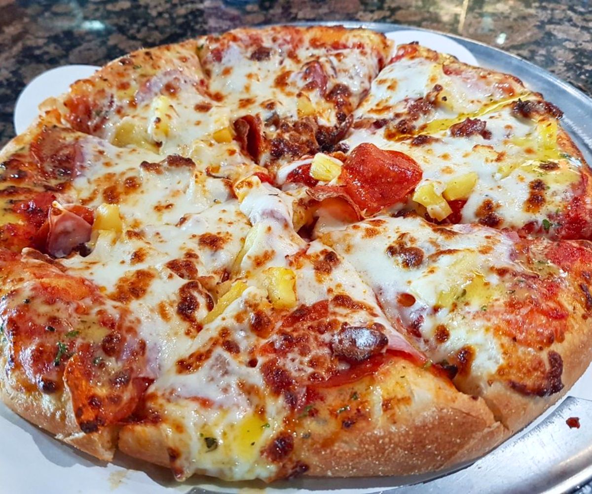 Maui Wowie Pizza at Dan's Pizza in Webster, Texas