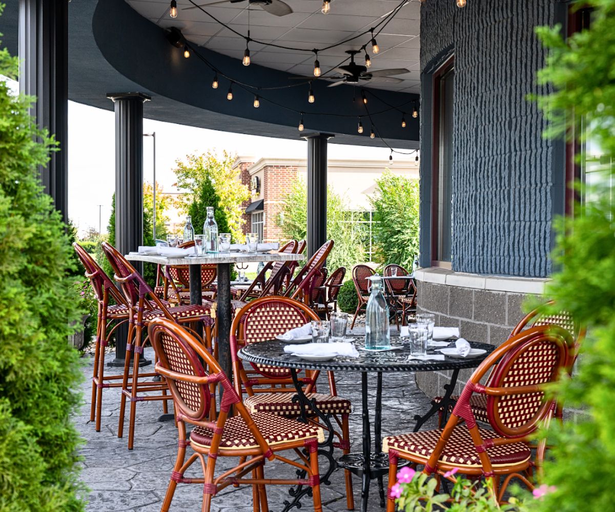 patio dining at Caruso's Ristorante & Bar in Fairfield, OH