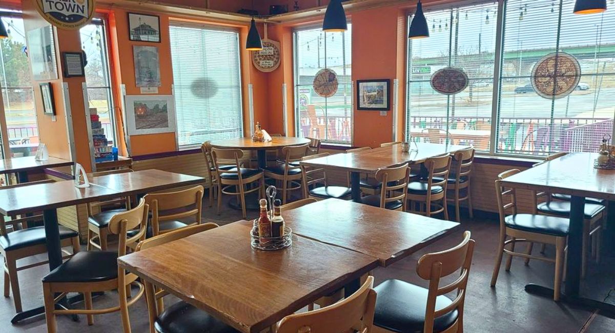 interior of Infinitus Pie in Broomfield, CO