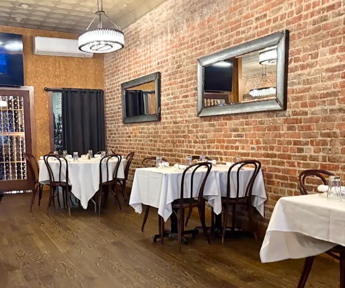 interior of Posto 22 in New Rochelle, NY