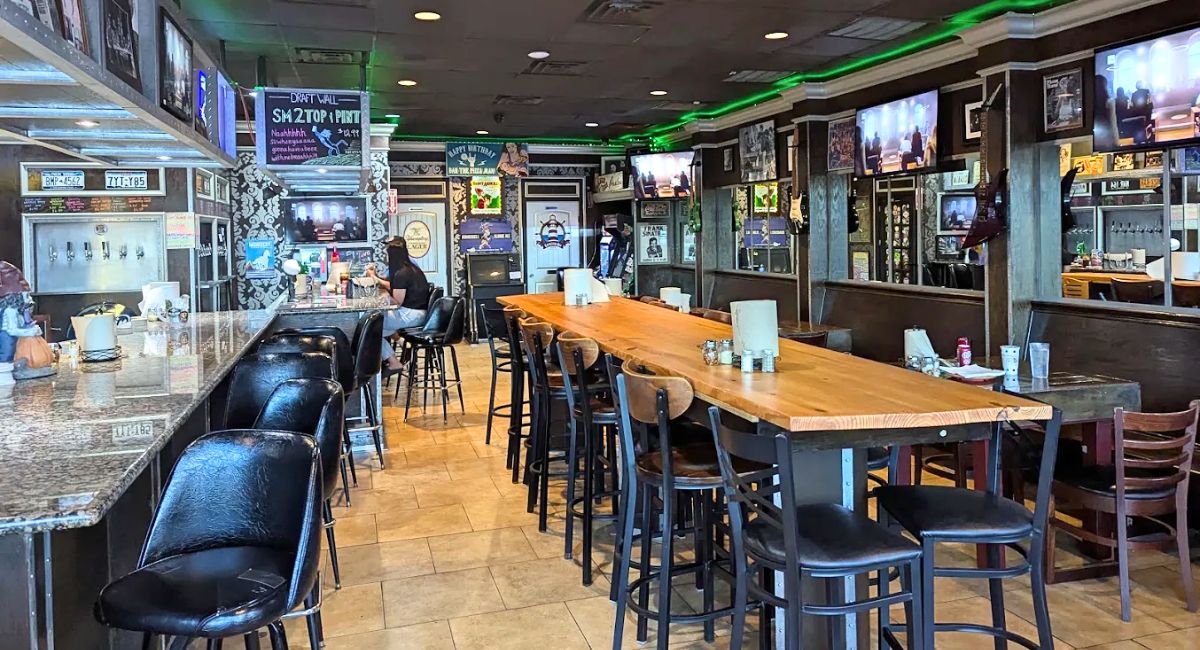interior of Dan's Pizza in Webster, TX