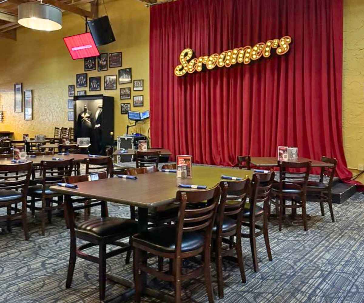 interior of Show Stoppers in Lincoln, NE