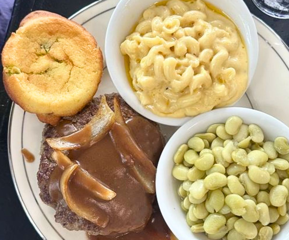 Hamburger Steak at Jean's in Meridian, Mississippi