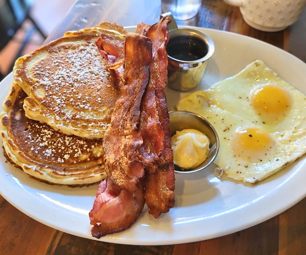 breakfast at Watershed Cafe & Bistro in Oregon City, Oregon