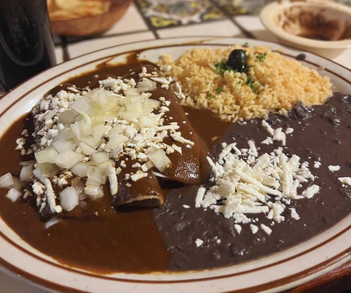 enchiladas de mole at la cabinita in glendale, california
