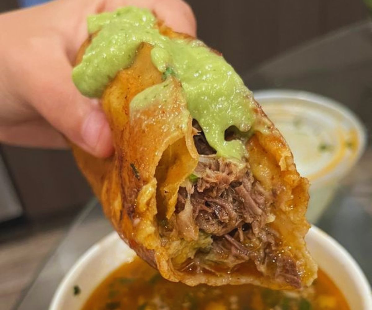 juicy taco at la cabinita in glendale, ca