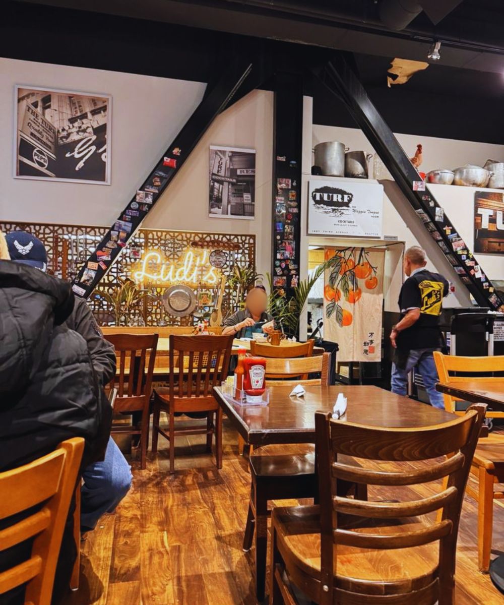 Photos for Ludi's Restaurant & Lounge
