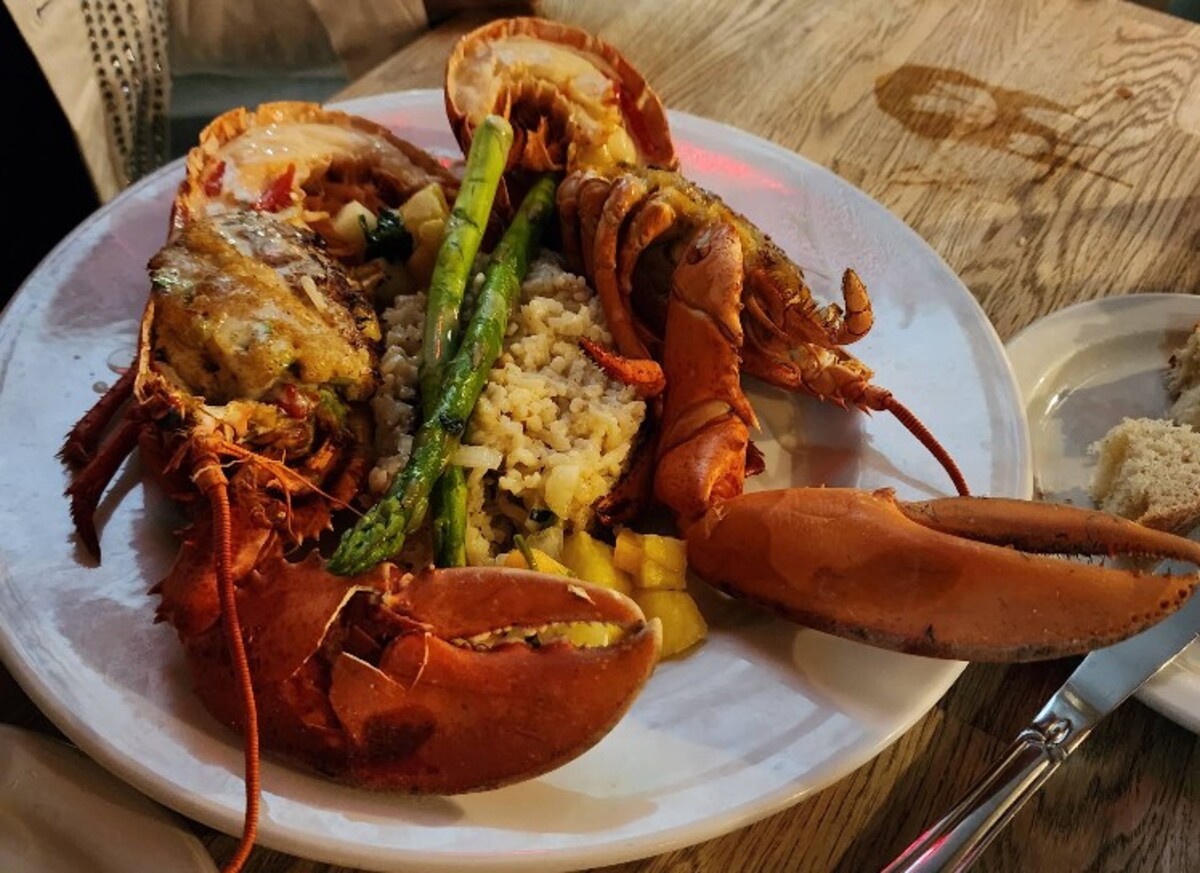 J&J Seafood Bar and Grill, Delray Beach, FL