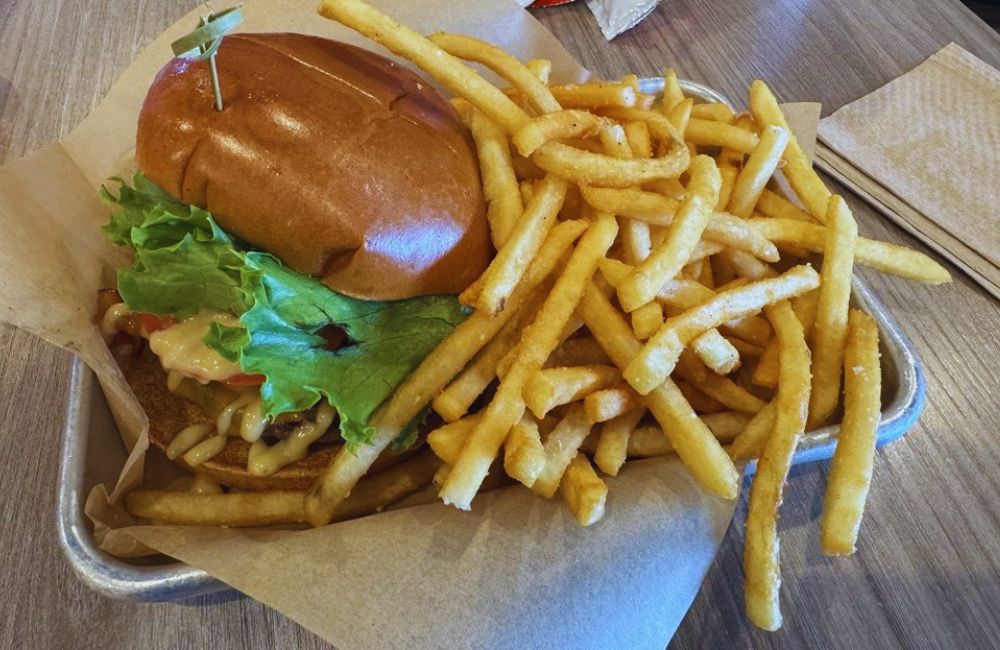 Photos for Aioli Gourmet Burgers - 32nd & Shea