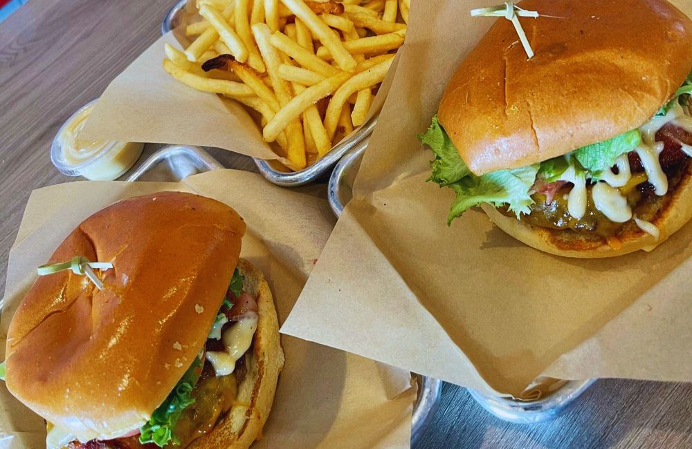 Photos for Aioli Gourmet Burgers - 32nd & Shea