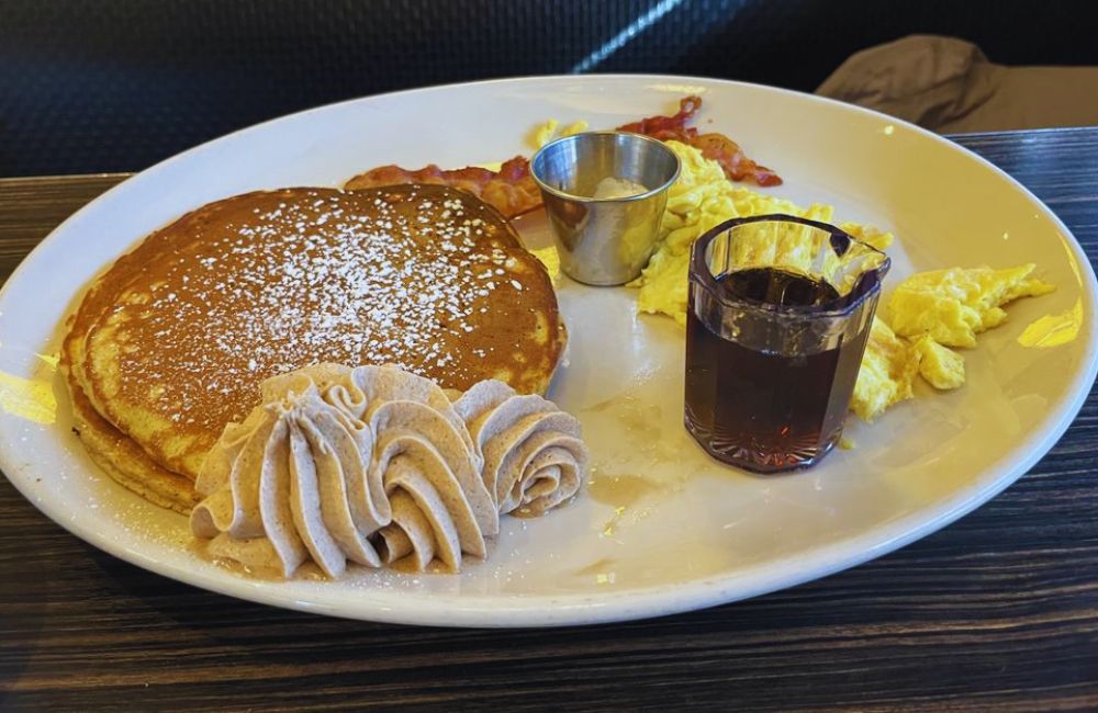 Photos for Hof's Hut Restaurant & Bakery