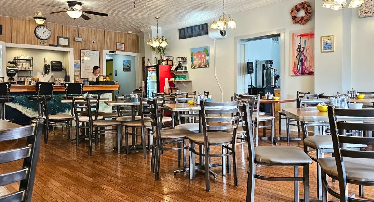 interior of Lemon Tree Café in Omaha, NE