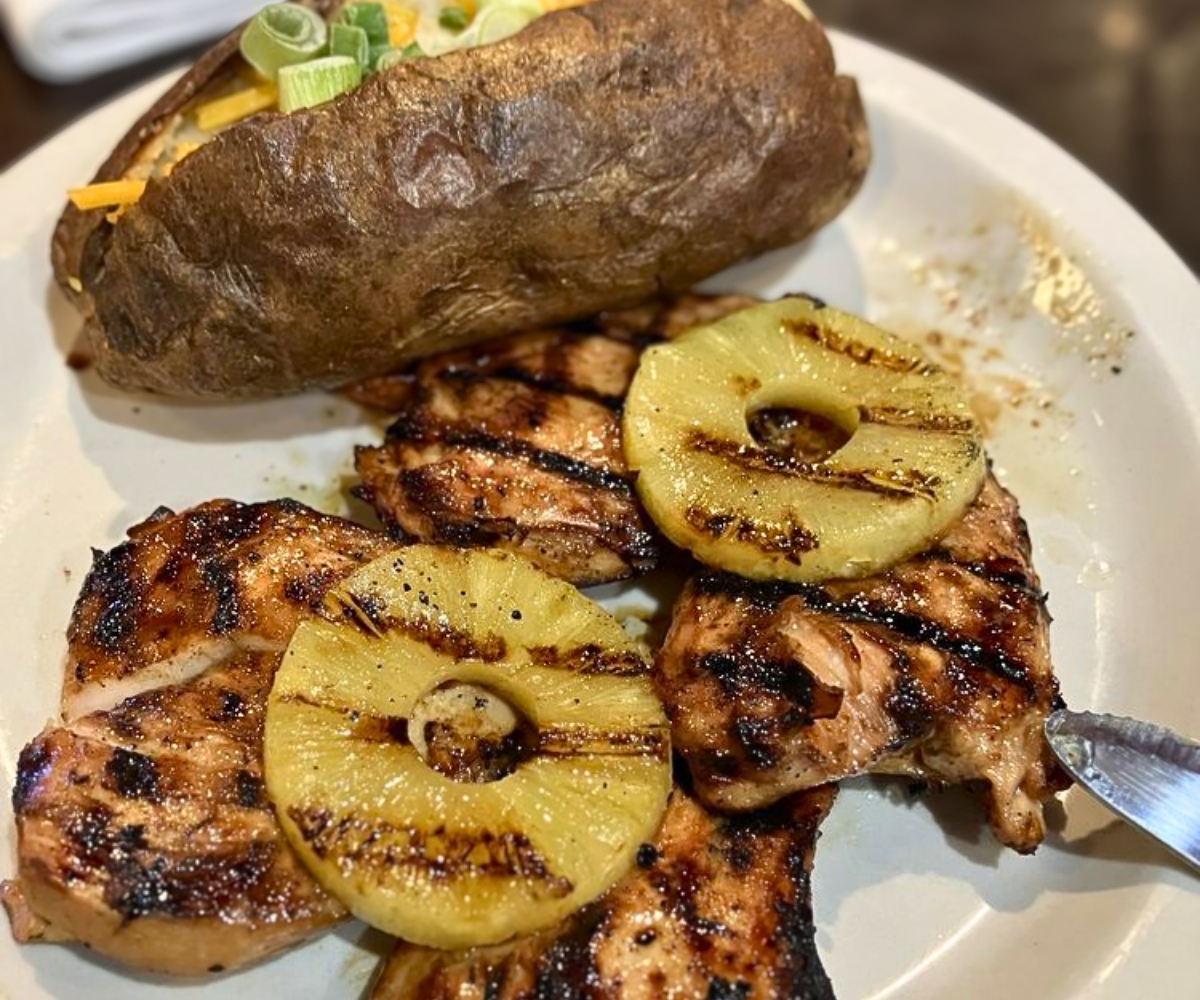 Hawaiian Chicken at Rusty's Riverfront Grill in Vicksburg, MS
