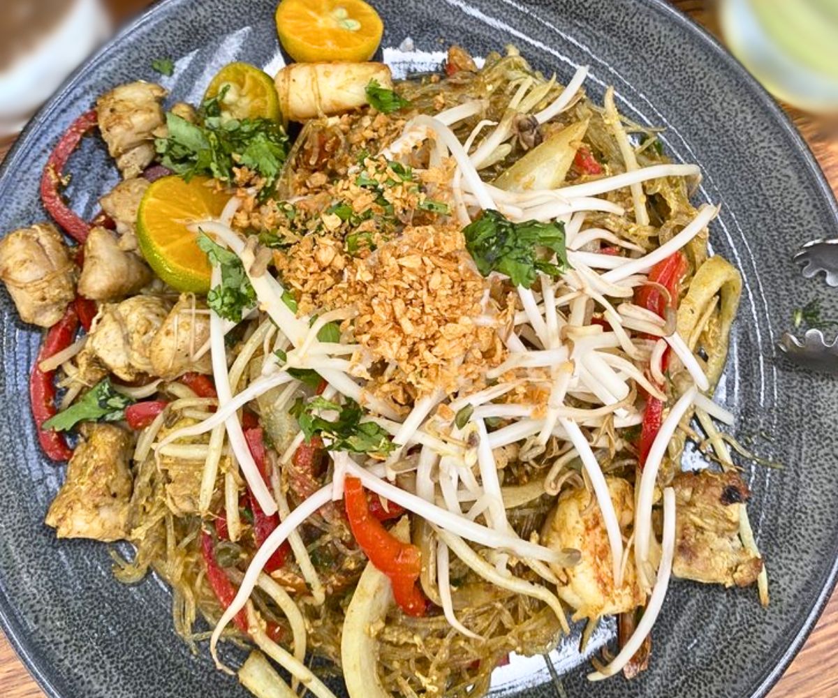 Singapore Noodles at Star Noodle in Lahaina, Hawaii