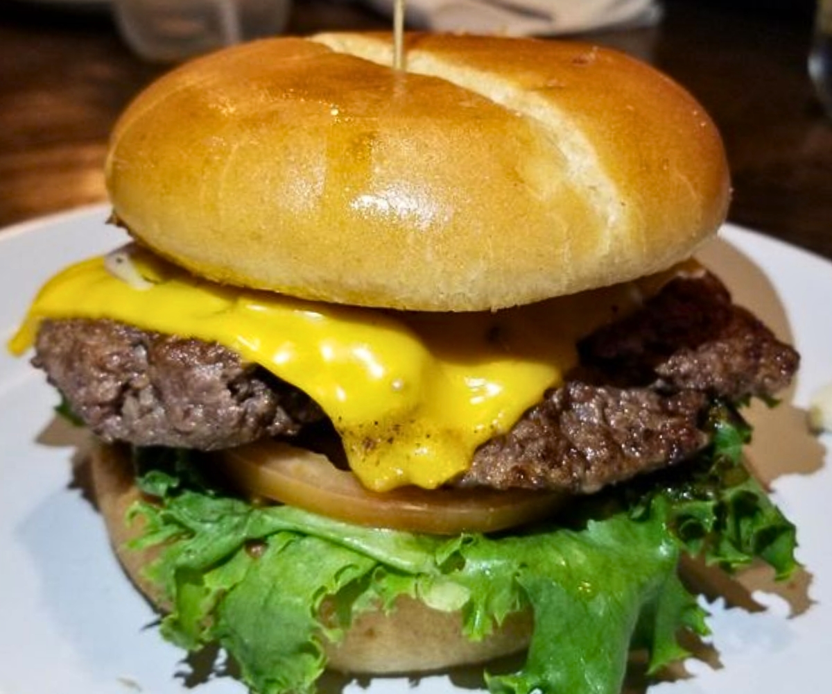 Hobbes' Burger at Ollie & Hobbes Craft Kitchen at Papillion, Nebraska