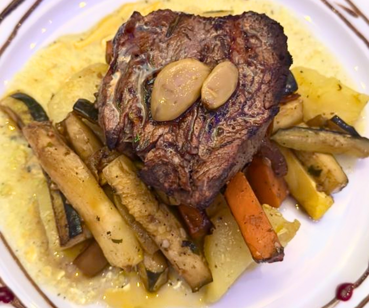 Garlic Beef Filet Mignon at Anna's Restaurant in Bowling Green, Kentucky