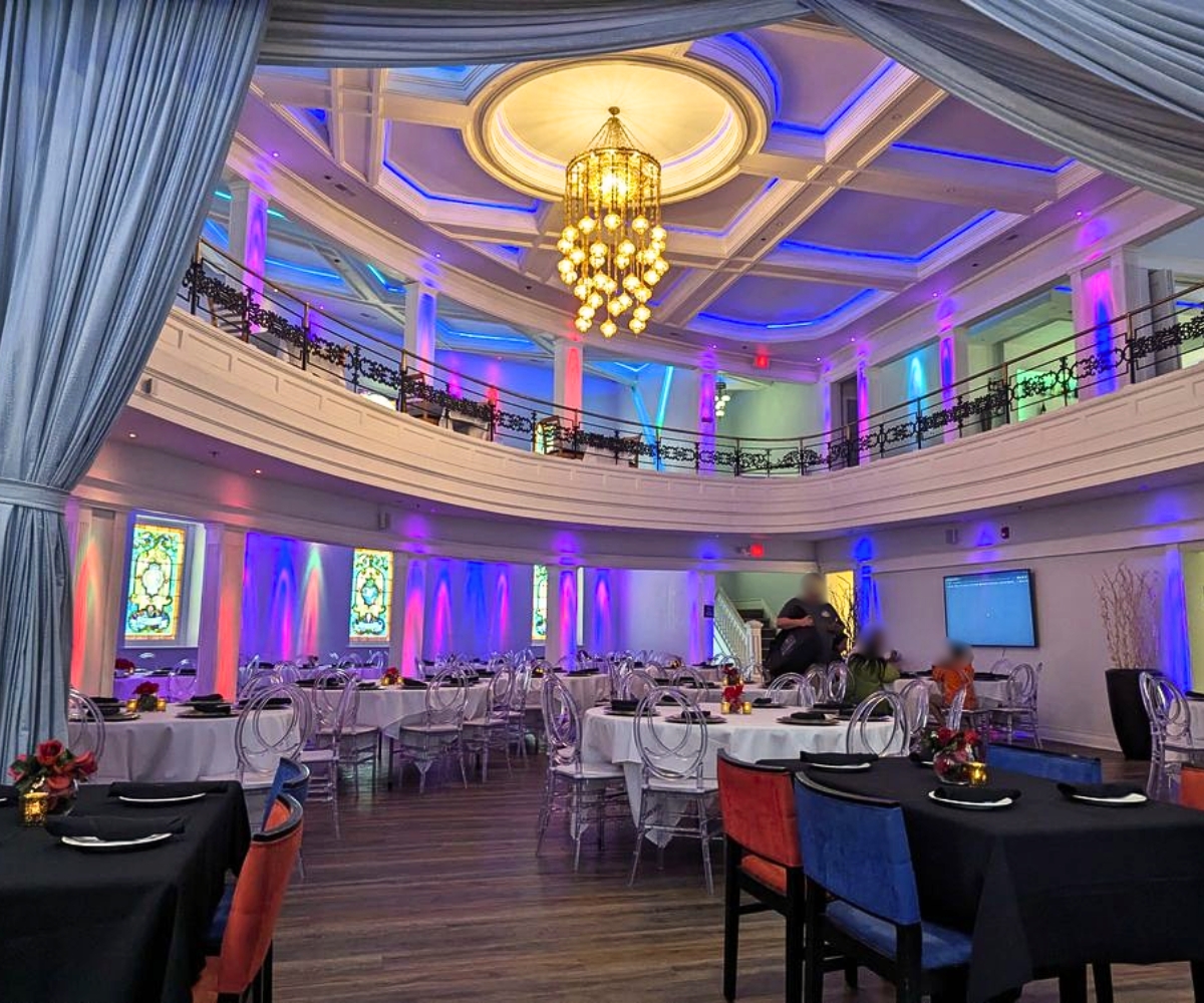 interior of Anna's Restaurant in Bowling Green, Kentucky