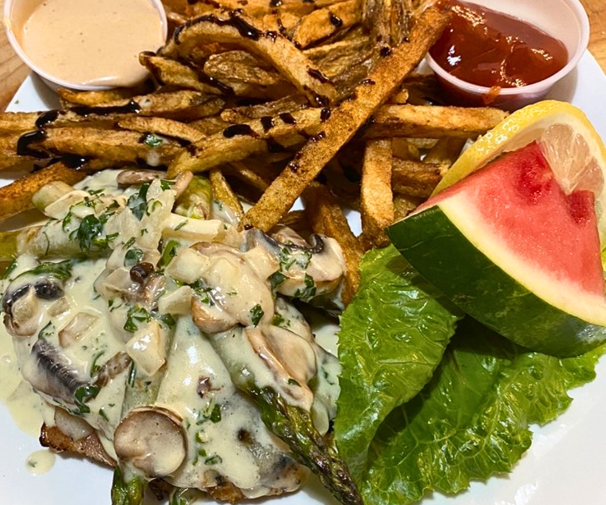 Chicken Chardonnay at Bee's Knees in Idaho Falls, Idaho